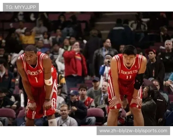 火箭队比赛录像回放中骑士对决的精彩片段