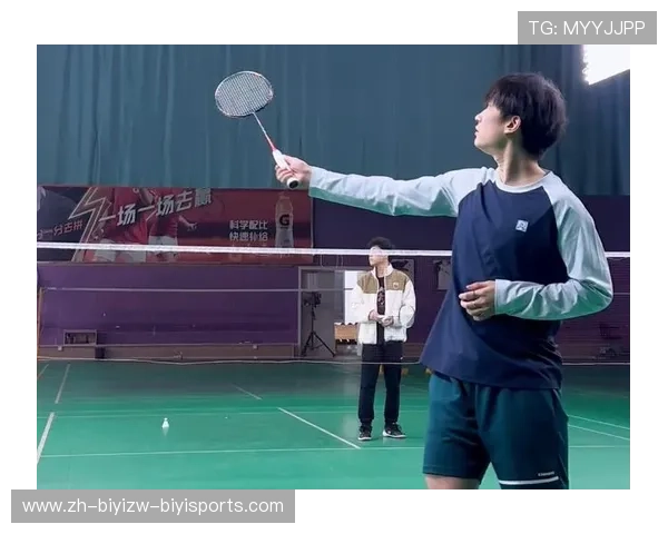 羽毛球头顶反手